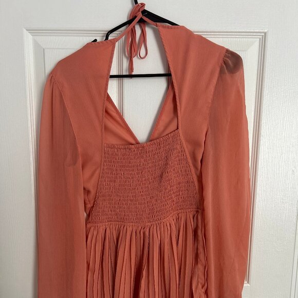 EXPRESS V-Neck Pleated Romper - Picture 7 of 8